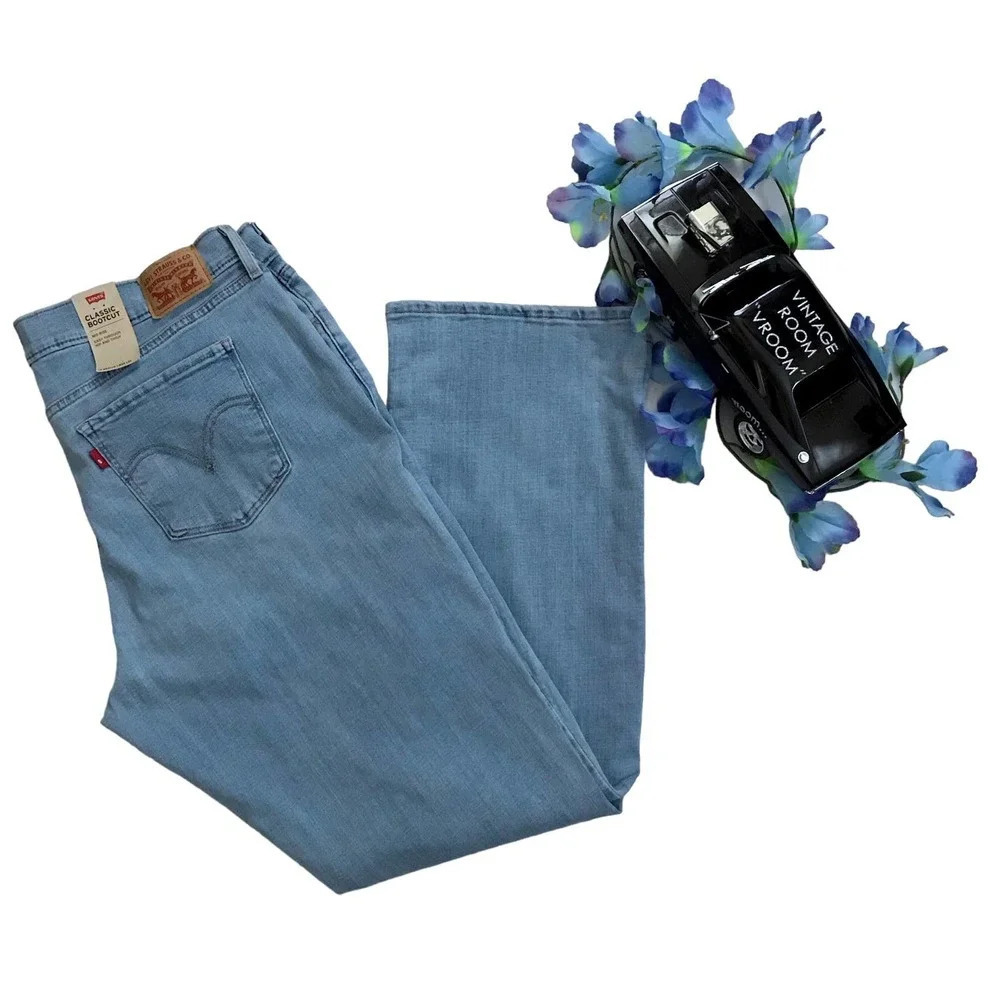 Levi's NWT Light Wash Classic Bootcut Jeans Women 18/34